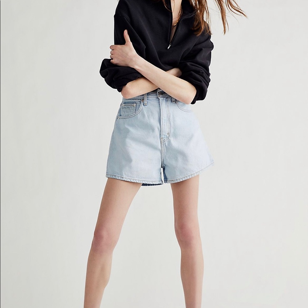 Levi’s high loose shorts 27
